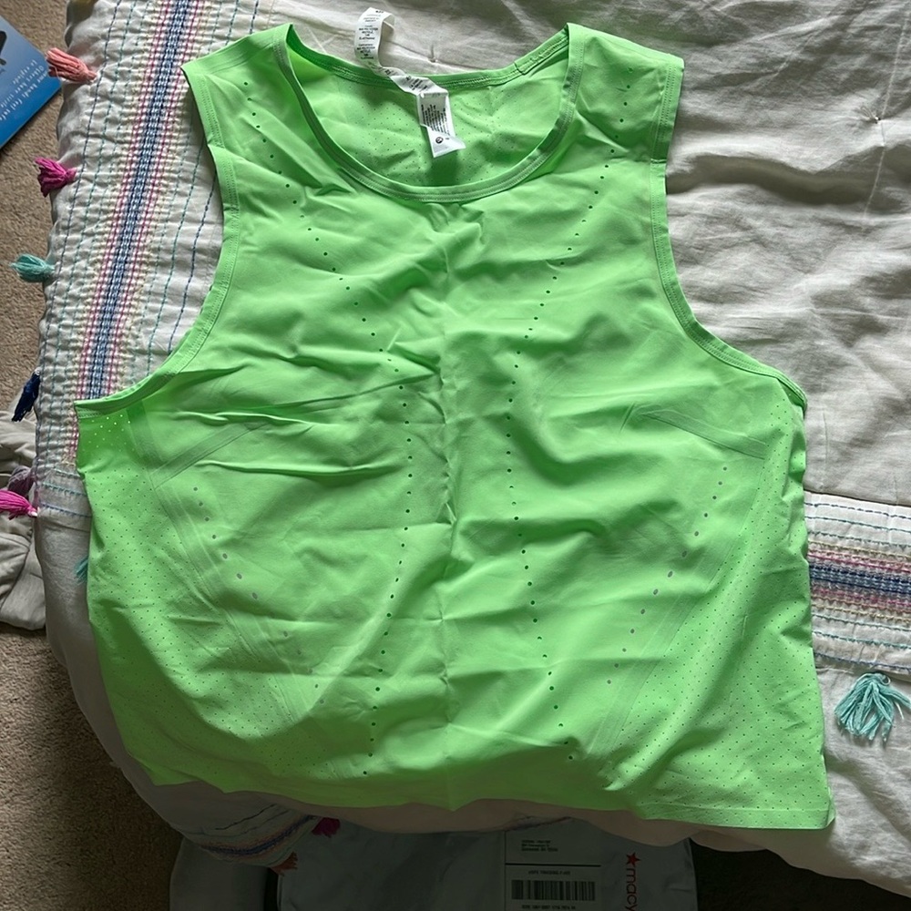LIME GREEN LULULEMON SWIFT VENTILATED TANK TOP